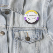 Nonbinary He/they Pronoun-Button Button (Beispiel)