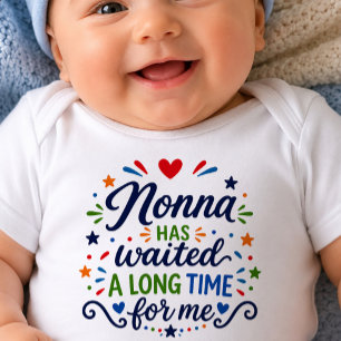 Nonna hat lange Zeit Baby-Body gewartet Baby Strampler