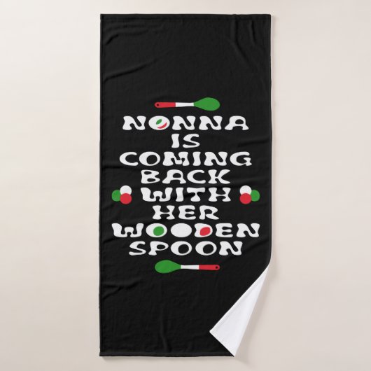 Nonna kommt mit ihrem Holzlöffel zurück Badehandtuch (Badehandtuch)