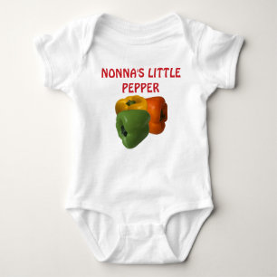 Nonnas kleiner Pfefferkarosserieanzug Baby Strampler