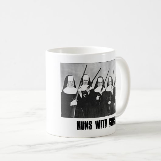 Nonnen mit der Gewehr-Kaffee-Tasse Kaffeetasse (VorderseiteRechts)