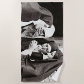 Nonnen Vintages Rauchen Strandtuch (Vorderseite)