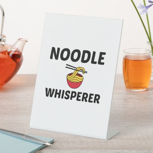 NOODLE WHISPERER SOCKELSCHILD (In Situ)