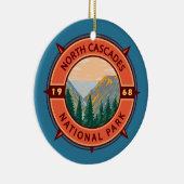 Nord Cascades Nationalpark Retro Kompass Emblem Keramik Ornament (Rechts)