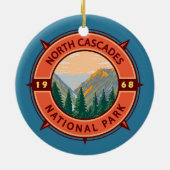 Nord Cascades Nationalpark Retro Kompass Emblem Keramik Ornament (Hinten)