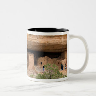 Nordamerika, USA, Colorado. Klippenbehausungen Zweifarbige Tasse