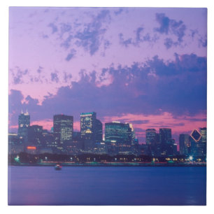 Nordamerika, USA, IL. Chicago Skyline bei Dämmerun Fliese