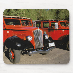 Nordamerika, USA, Montana. Klassischer Ford von 19 Mousepad