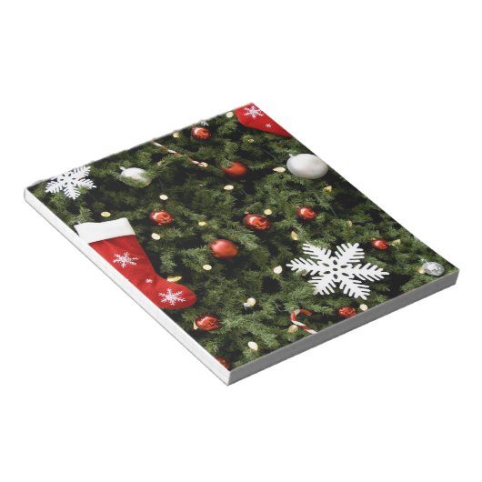 Nordamerika. Weihnachtsdekorationen auf Baum. 2 Notizblock (angewinkelt)