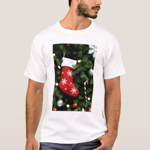 Nordamerika. Weihnachtsdekorationen auf Baum. 3 T-Shirt