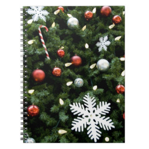 Nordamerika. Weihnachtsdekorationen auf Baum. 4 Notizblock