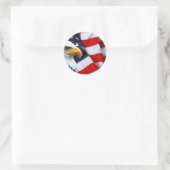 Nordamerikanischer Adler unter amerikanischer Flag Runder Aufkleber (Tasche)