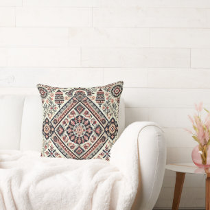 Nordic Charm: Super detailliert bestickt Kissen