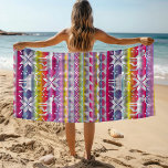 Nordic Christmas farbenfrohe Winter Knittermuster Strandtuch<br><div class="desc">Dieses moderne Design zeichnet sich durch ein farbenfrohes Strickwintermuster mit Rentieren und Schneeflocken aus. Perfekt für Weihnachtsgeschenke #christmas #holidays #festive #nordic #holidaydecor #hygge #bath #bath #bath #judomdecor #christmasdecor #christmasgifts #holidaysygifts #beach #achtowels #outdoor #towels #homedecor #xmas #gifts #gift #giftforher #giftsforher</div>