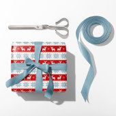 Nordic Christmas Rentier und Snowflakes Rot Geschenkpapier