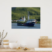 Nordic Mariner, Crab Boat im niederländischen Hafe Poster (Küche)