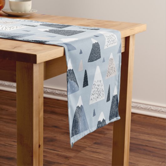 Nordic Mountain Peaks Table Runner Kurzer Tischläufer (Beispiel)