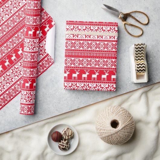 Nordic Reindeer Ugly Christmas Sweater Party Geschenkpapier (Kunsthandwerk)