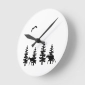 Nordic stil pine trees silhouettes moose in black runde wanduhr (Winkel)
