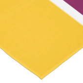 Nordic White Snowflake Burgundgelbe Streifen Tischdecke (Schrägansicht)