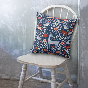 Nordic Woodland Animations Muster auf Navy Blue Kissen