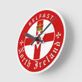 Nordirische Uhr, Belfast, irische Ulster-Flagge Runde Wanduhr (Winkel)