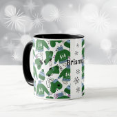Nordische Wintersüßer und grüne Tasse