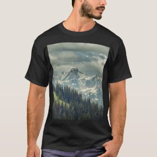 Nordkaskade: Majestic Mountain Peak. T-Shirt