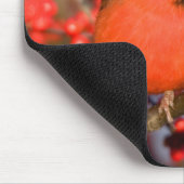 Nördlicher Kardinal in der Winterberge Mousepad (Ecke)
