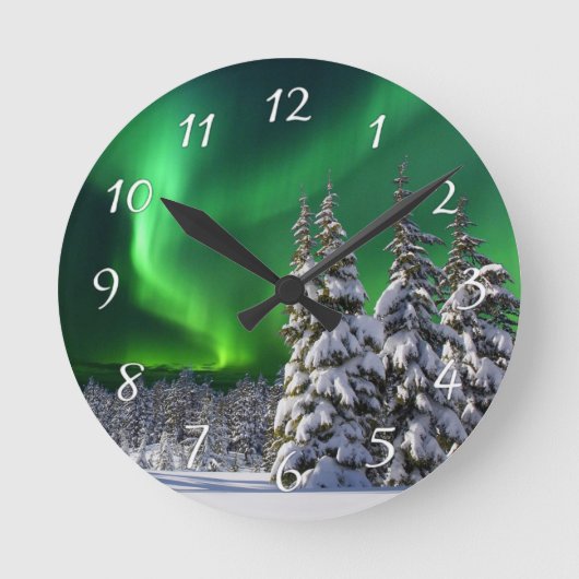 Nordlichter im Winter Runde Wanduhr (Vorderseite)