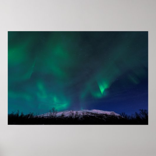 Nordlichter über dem Berg Noulja Poster (Vorne)