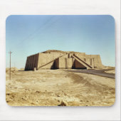 Nordöstliche Fassade des ziggurat, c.2100 BC Mousepad (Vorne)
