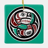 Nordwestpazifikküste Otter verfolgt Lachs Keramikornament (Vorderseite)