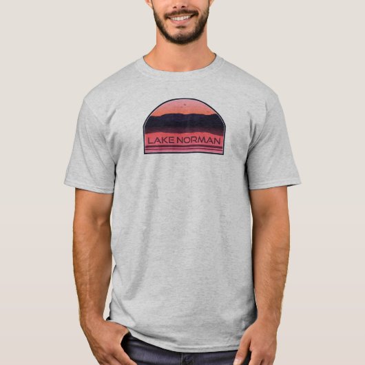 Norman North Carolina Red Sunrise Lake T-Shirt (Vorderseite)