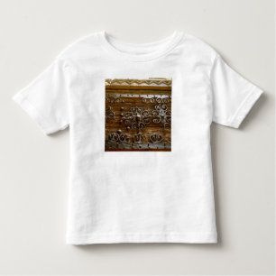 Normannische Eisenrollearbeit über Holztür Kleinkind T-shirt