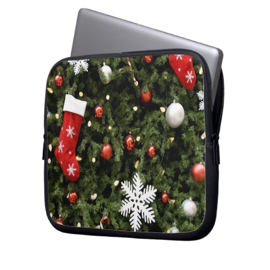 North America. Weihnachtsdekorationen auf Baum. 2 Laptopschutzhülle (Vorderseite Links)