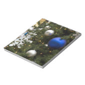 North America. Weihnachtsdekorationen auf Baum. Notizblock (Rotiert)
