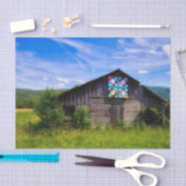 North Carolina Barn mit superfarbigem Quilt Seidenpapier (Handwerk)