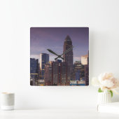 North Carolina, Charlotte, erhöhte Sicht Quadratische Wanduhr (Zuhause)