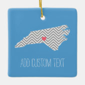 North Carolina Karte mit benutzerdefiniertem Herz  Keramikornament (Vorderseite)