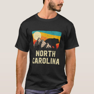 North Carolina Nature Wilder Bär Retro Sunset Hiki T-Shirt
