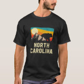 North Carolina Nature Wilder Bär Retro Sunset Hiki T-Shirt (Vorderseite)