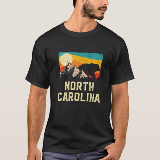 North Carolina Nature Wilder Bär Retro Sunset Hiki T-Shirt (Vorderseite)