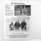 North Pole News Christmas Newspapier Personalisier Dreifach Gefaltete Urlaubskarte (Innen Erste Seite)