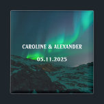 Northern Lights Aurora Borealis Night Sky Wedding Magnet<br><div class="desc">Nordlichter,  Magnet für Hochzeiten von Aurora Borealis. Nachthimmel,  Sterne,  Bergmagnet. Personalisieren Sie Ihre Namen und das Datum der Hochzeit.</div>