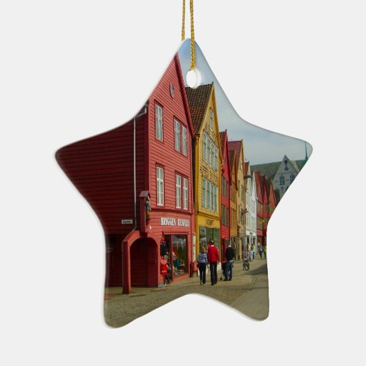 Norwegen, Bergen, gemalte Häuser auf der Keramik Ornament (Rechts)