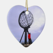 Norwegen, Nordkap, Kugelsymbol Keramikornament (Rechts)