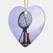 Norwegen, Nordkap, Kugelsymbol Keramikornament (Links)