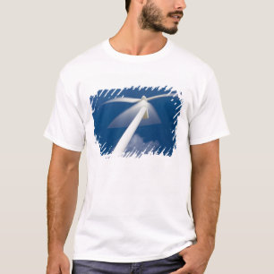 Norwegen, Sogn og Fjordane. Windmühle bei Kråkenes T-Shirt