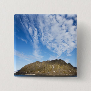 Norwegen, Svalbard, Wolken über steilen Klippen Button